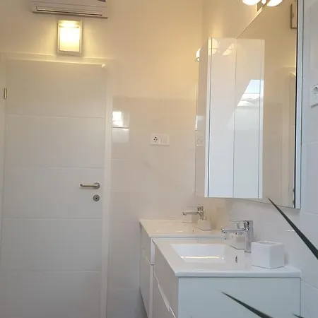 Three Roses Apartman