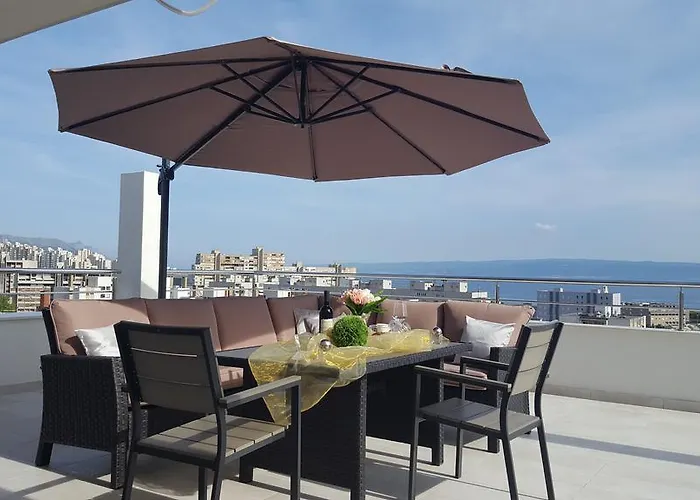 Apartment Three Roses