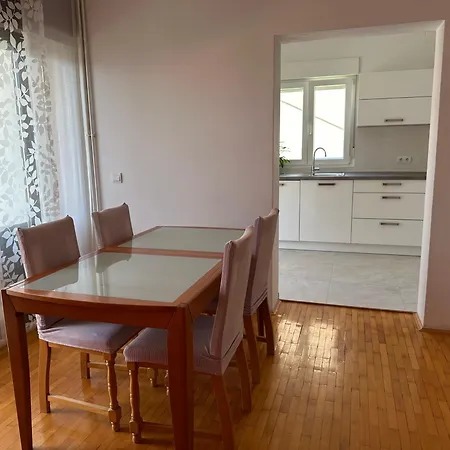 Apartman Three Roses *