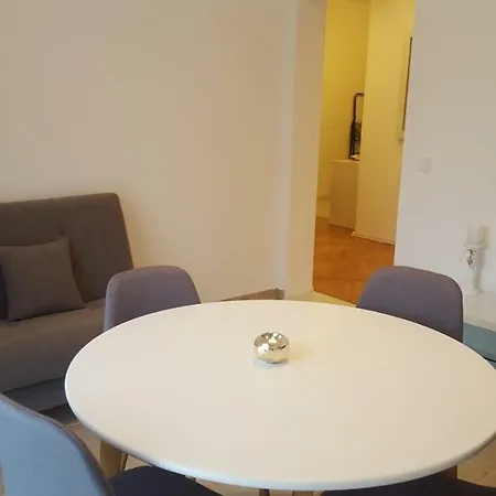 Three Roses Apartment Split