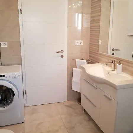 Three Roses Appartement *