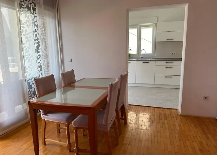 Apartament Three Roses *