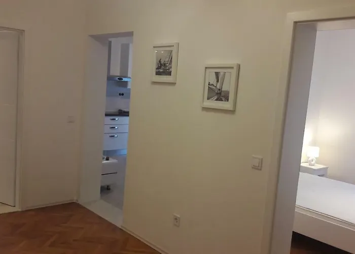 Three Roses Appartement *