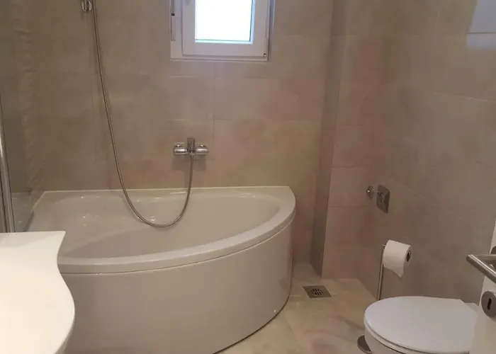 Apartament Three Roses *