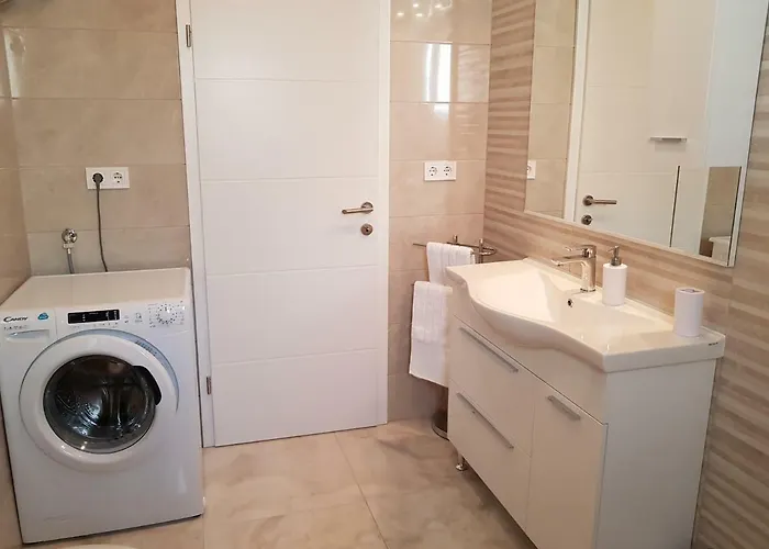 Three Roses Apartament *