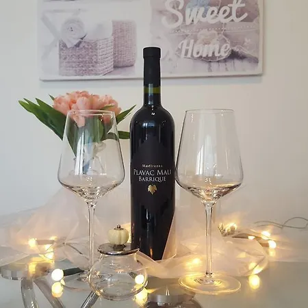 Three Roses Апартаменти *