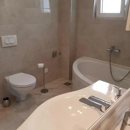 Three Roses Спліт